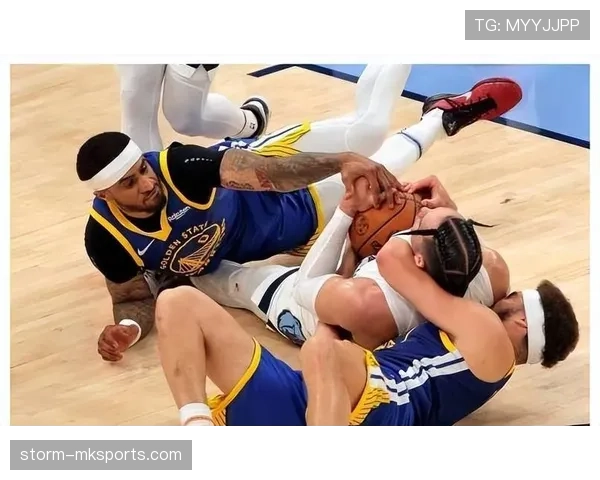 佩顿二世季后赛展现防守锋芒,抢断数据亮眼引关注 佩顿二世季后赛展现防守锋芒,抢断数据亮眼引关注