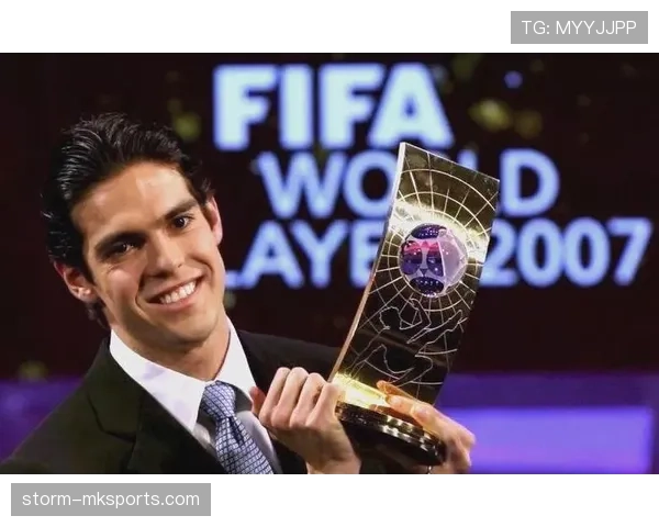 卡卡巅峰表现再受热议，巴西传奇球星辉煌岁月再现球迷视野