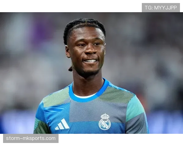 卡马文加踢边后卫是否浪费其中场全能性