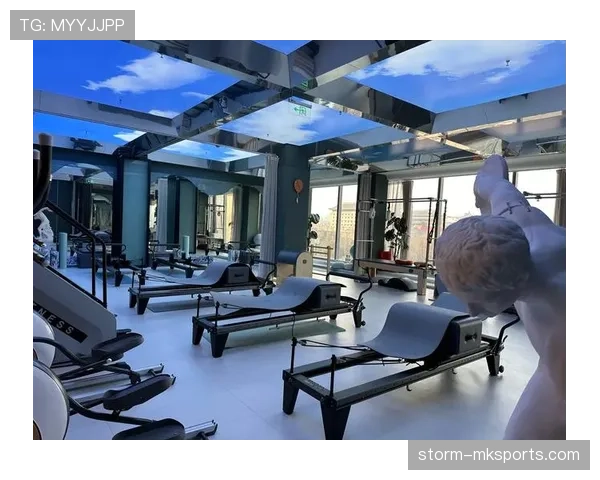 蒋圣龙家里那个健身房，比我们小区会所还贵吧